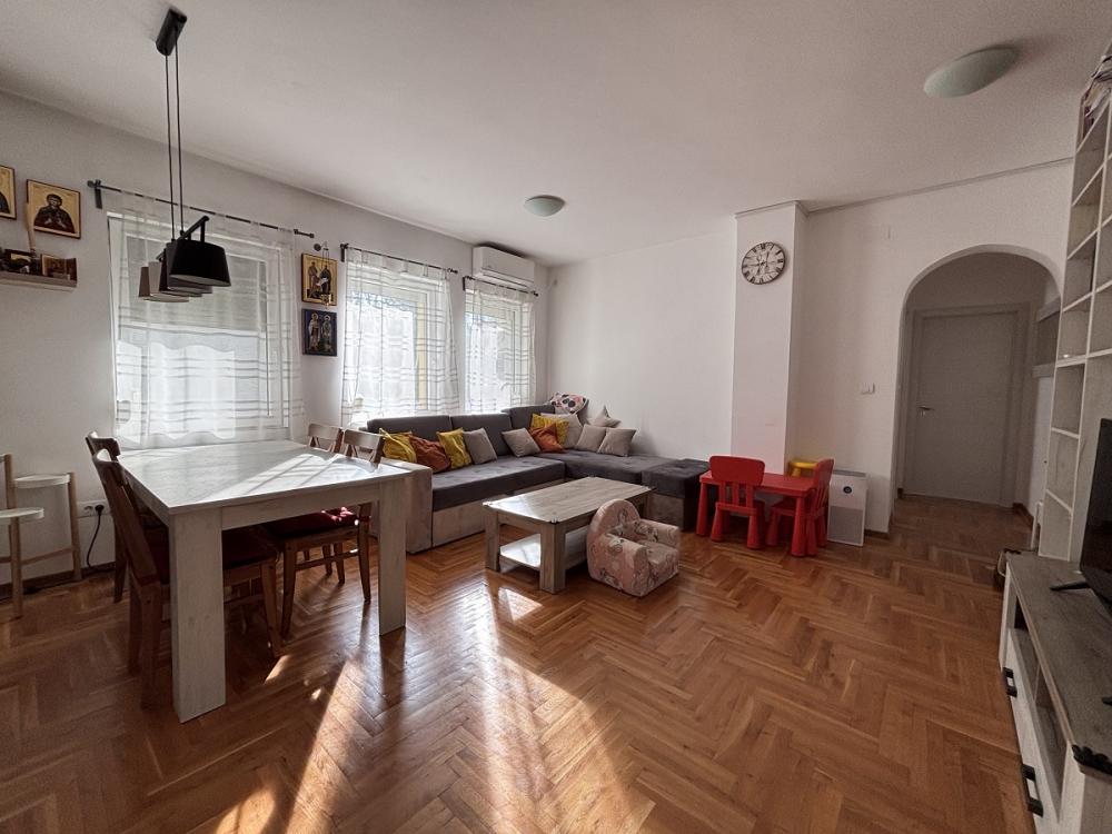 Stan na prodaju u Beogradu, Krnjača, 64m2, cena 155000 evra