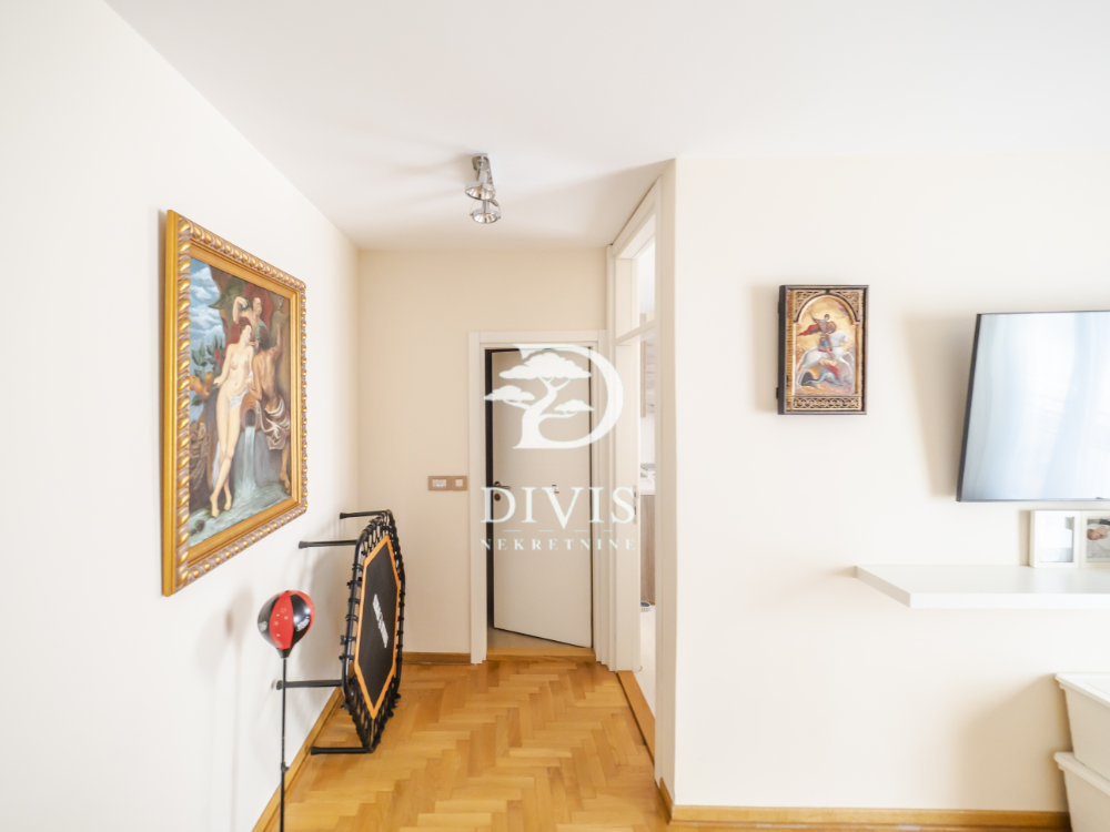 Stan na prodaju u Beogradu, Voždovac, trosoban, 80m2, cena 295000 evra