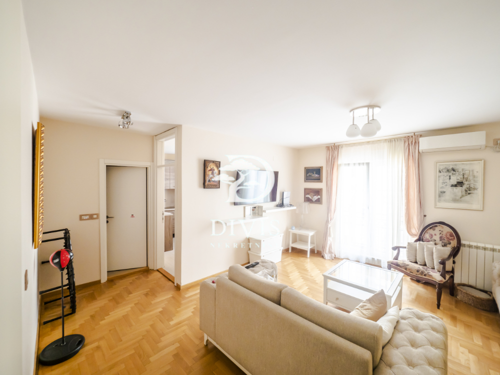 Stan na prodaju u Beogradu, Voždovac, trosoban, 80m2, cena 295000 evra