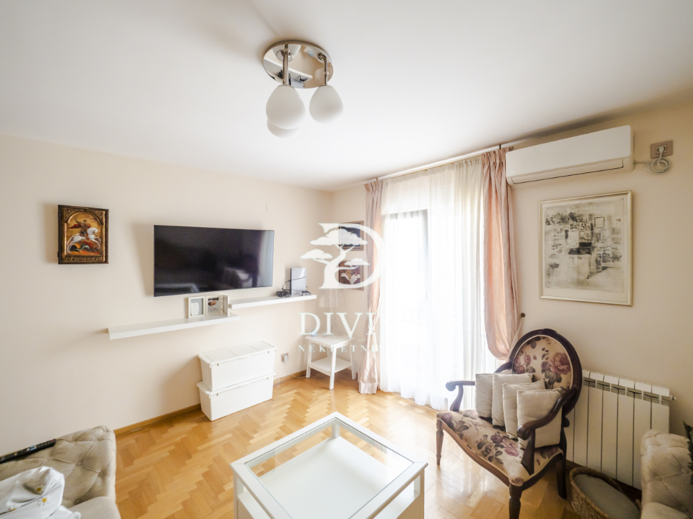 Stan na prodaju u Beogradu, Voždovac, trosoban, 80m2, cena 295000 evra
