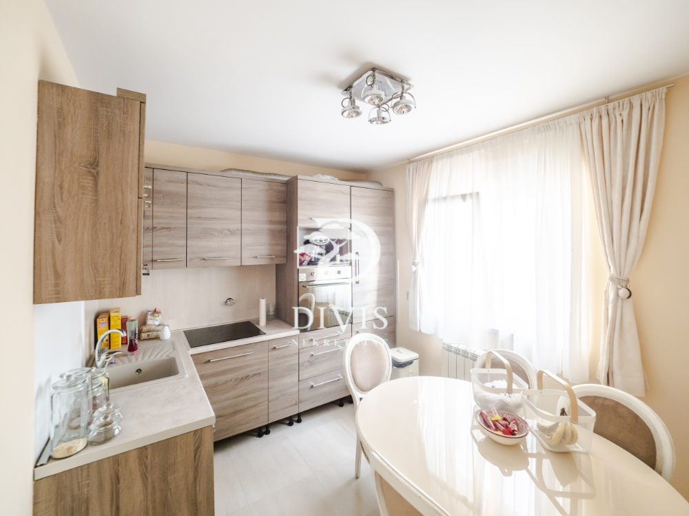 Stan na prodaju u Beogradu, Voždovac, trosoban, 80m2, cena 295000 evra
