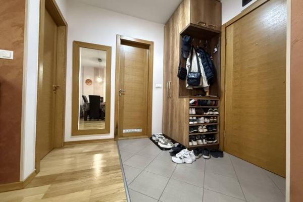 Stan na prodaju u Beogradu, Đeram pijaca, dvosoban, cena 185000 evra