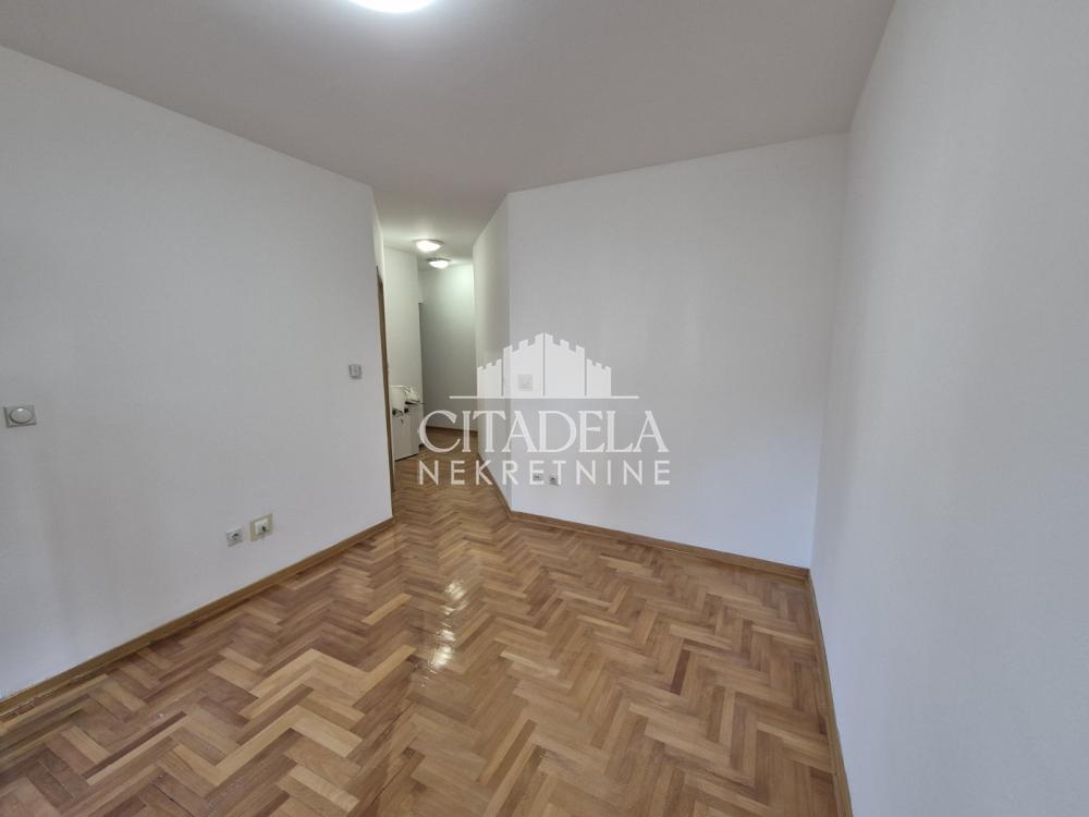 Stan na prodaju u Beogradu, Petlovo brdo, jednoiposoban, 28m2, cena 75000 evra