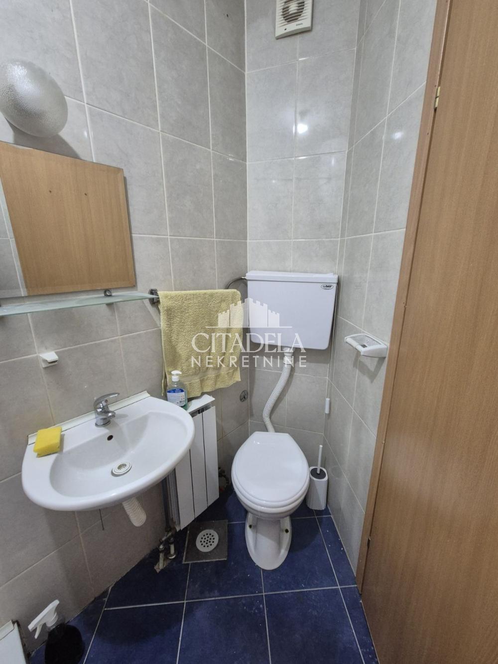 Stan na prodaju u Beogradu, Petlovo brdo, jednoiposoban, 28m2, cena 75000 evra