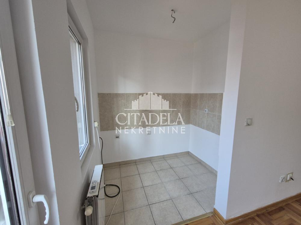 Stan na prodaju u Beogradu, Petlovo brdo, jednoiposoban, 28m2, cena 75000 evra
