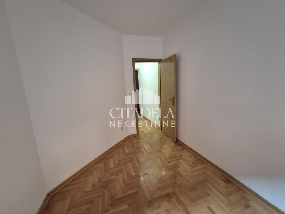 Stan na prodaju u Beogradu, Petlovo brdo, jednoiposoban, 28m2, cena 75000 evra