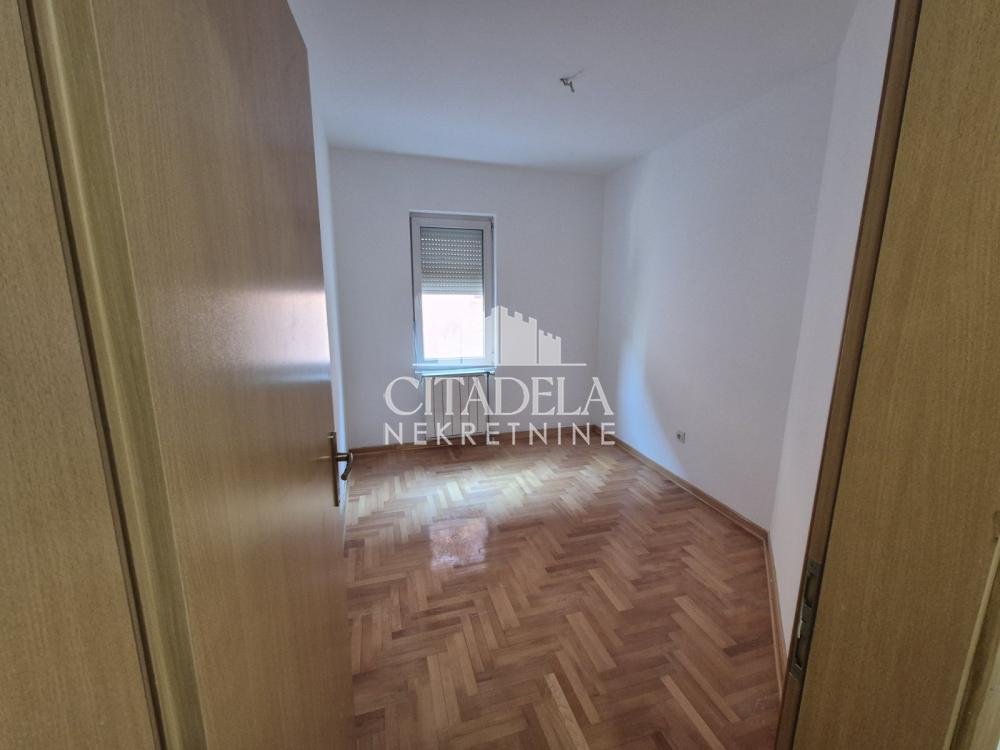 Stan na prodaju u Beogradu, Petlovo brdo, jednoiposoban, 28m2, cena 75000 evra