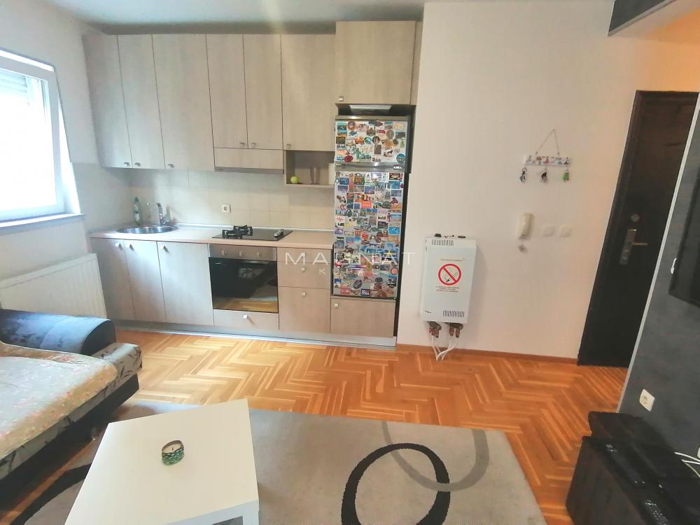 Stan na prodaju u Beogradu, Zvezdara, jednoiposoban, 32m2, cena 112000 evra