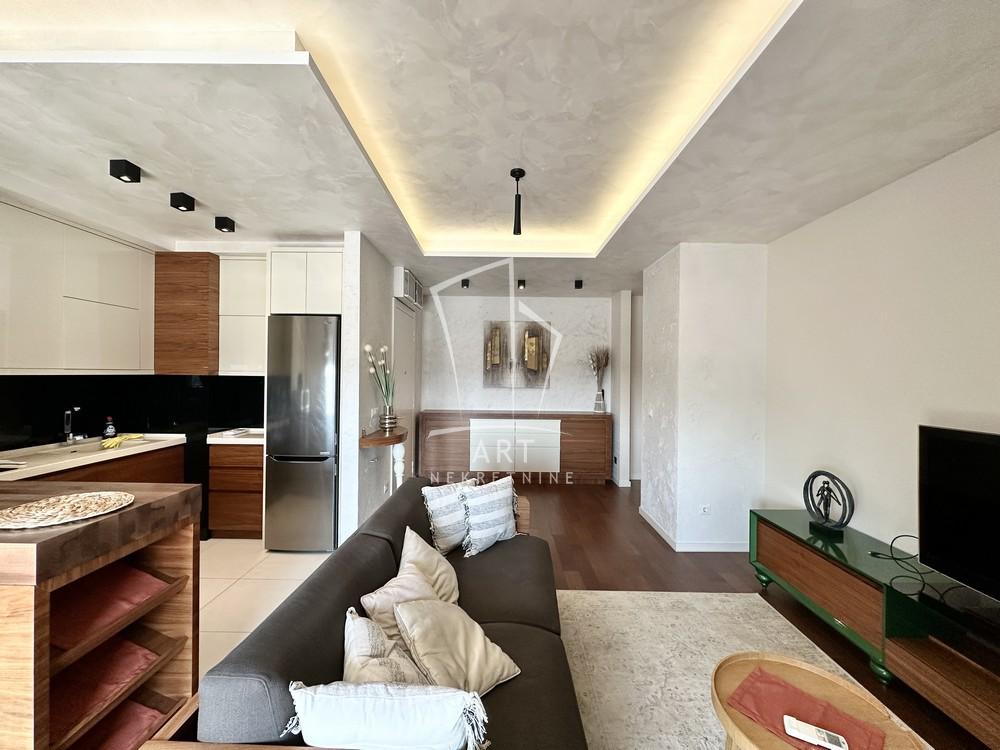 Stan na prodaju u Beogradu, Novi Beograd, dvosoban, 72m2, cena 258000 evra