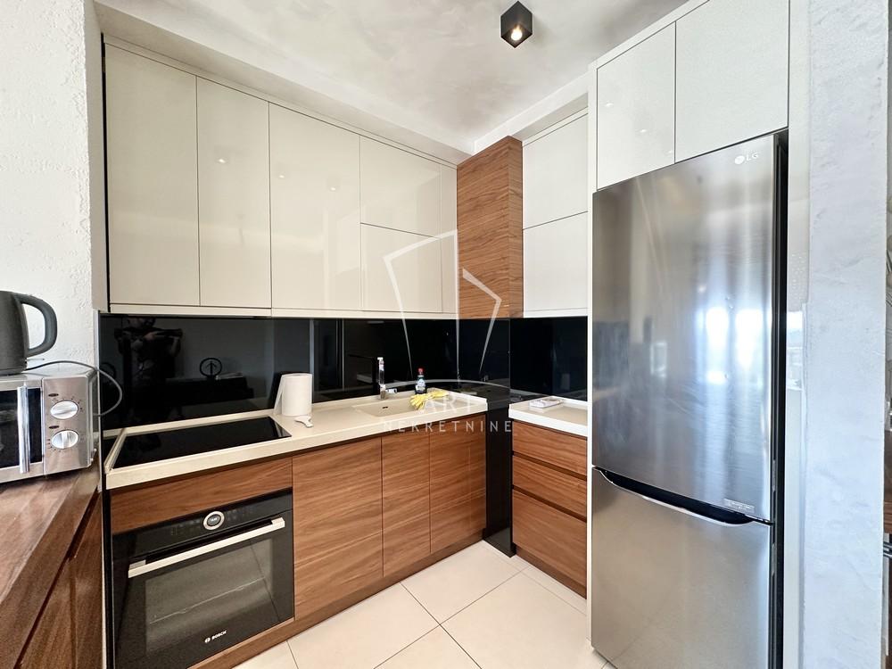 Stan na prodaju u Beogradu, Novi Beograd, dvosoban, 72m2, cena 258000 evra