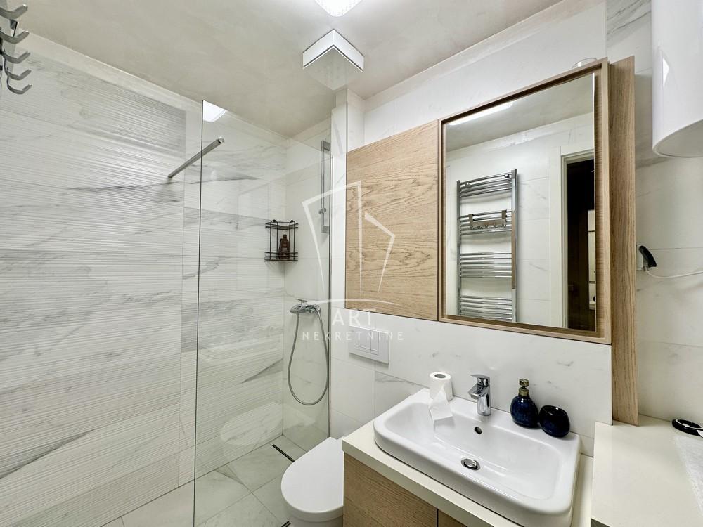 Stan na prodaju u Beogradu, Novi Beograd, dvosoban, 72m2, cena 258000 evra