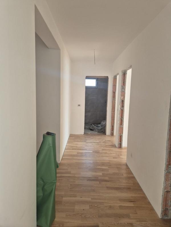 Stan na prodaju u Beogradu, Zemun, cetvorosoban, 79m2, cena 243320 evra