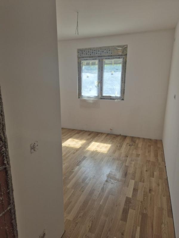 Stan na prodaju u Beogradu, Zemun, cetvorosoban, 79m2, cena 243320 evra