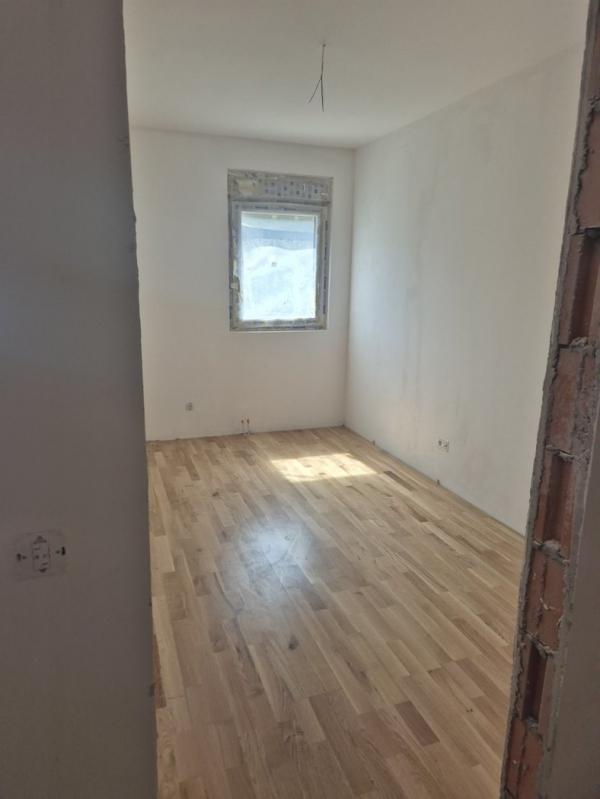 Stan na prodaju u Beogradu, Zemun, cetvorosoban, 79m2, cena 243320 evra