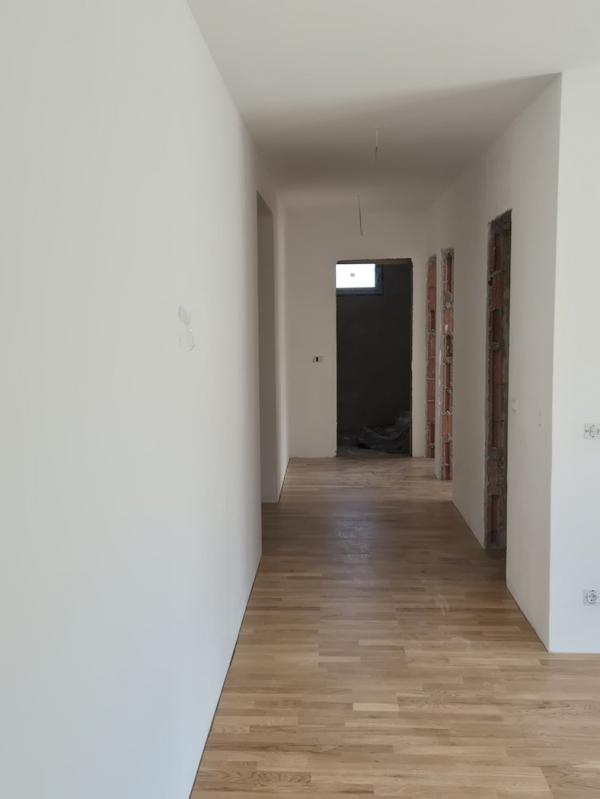 Stan na prodaju u Beogradu, Zemun, cetvorosoban, 79m2, cena 243320 evra