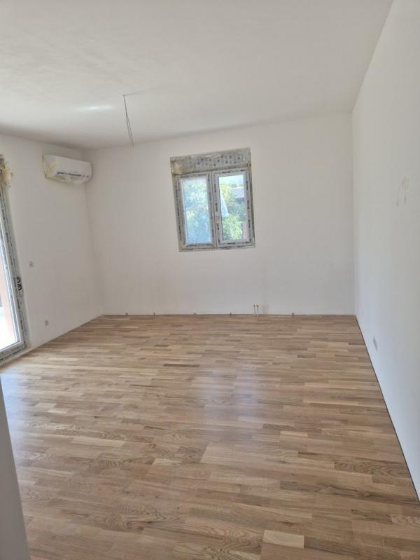 Stan na prodaju u Beogradu, Zemun, cetvorosoban, 79m2, cena 243320 evra