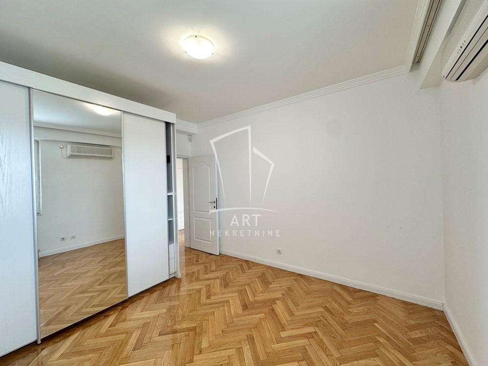 Stan na prodaju u Beogradu, Vračar, cetvorosoban, 144m2, cena 515000 evra