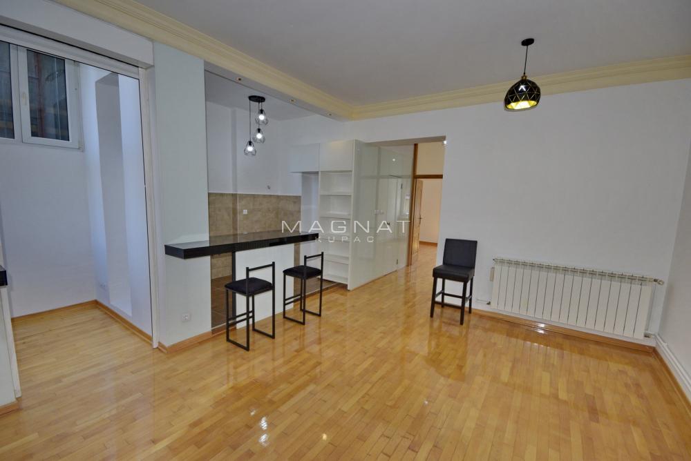 Stan na prodaju u Beogradu, Slavija, dvosoban, 50m2, cena 249900 evra