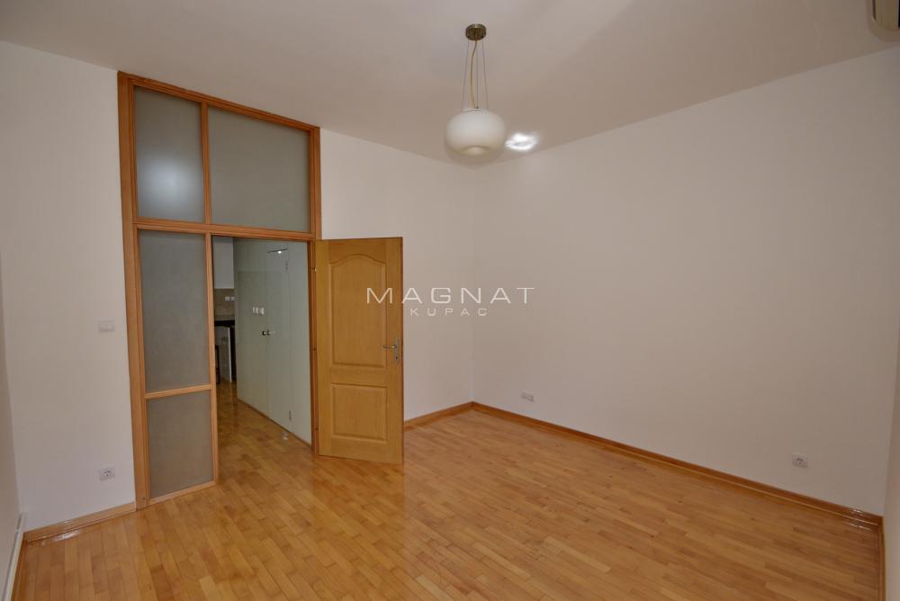 Stan na prodaju u Beogradu, Slavija, dvosoban, 50m2, cena 249900 evra