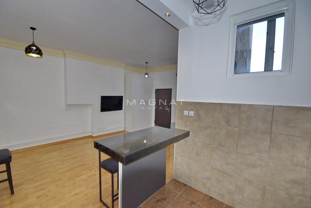 Stan na prodaju u Beogradu, Slavija, dvosoban, 50m2, cena 249900 evra