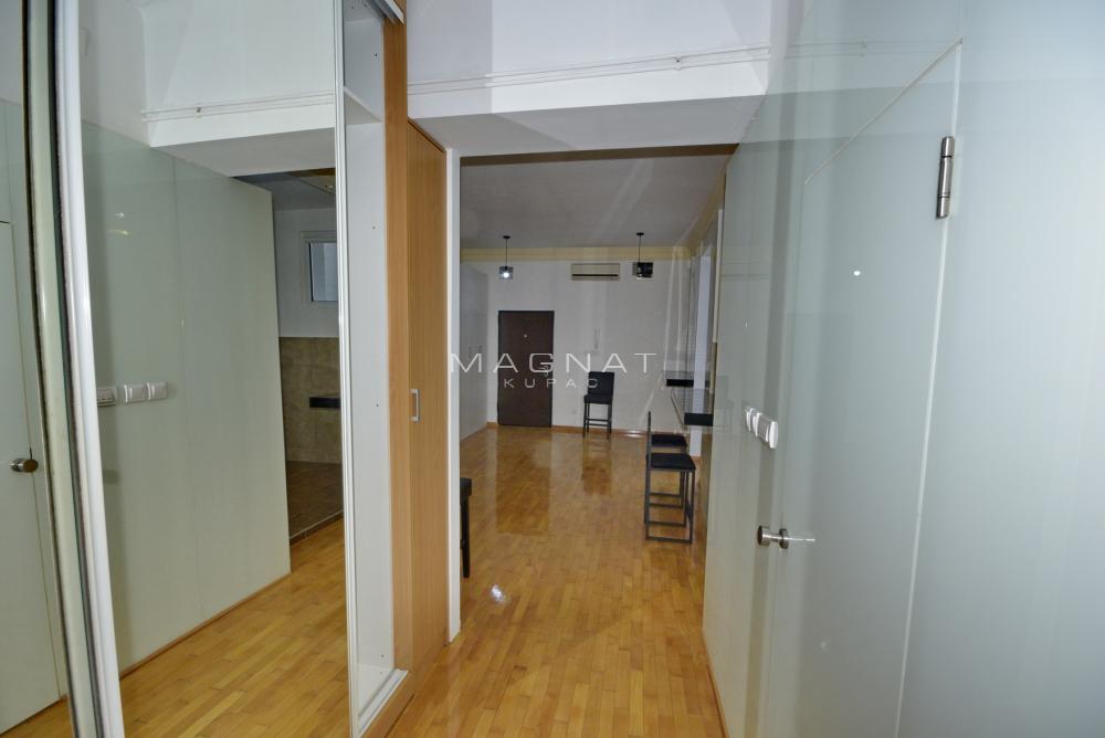 Stan na prodaju u Beogradu, Slavija, dvosoban, 50m2, cena 249900 evra