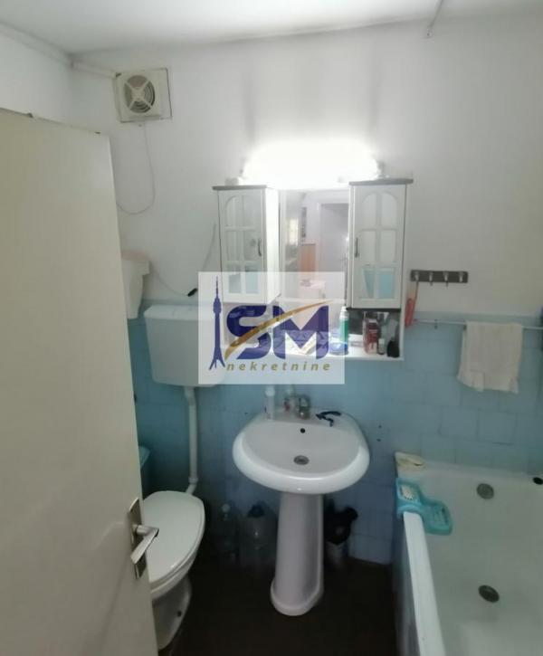 Stan na prodaju u Beogradu, Borča, trosoban, 70m2, cena 132000 evra