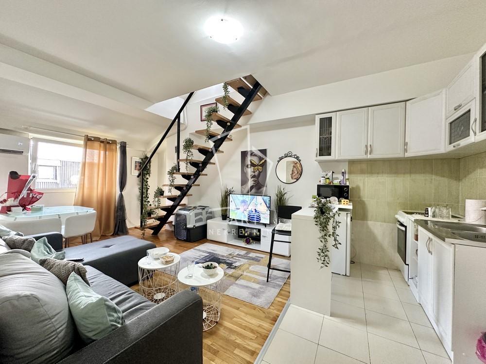 Stan na prodaju u Beogradu, Karaburma, trosoban, 40m2, cena 145000 evra