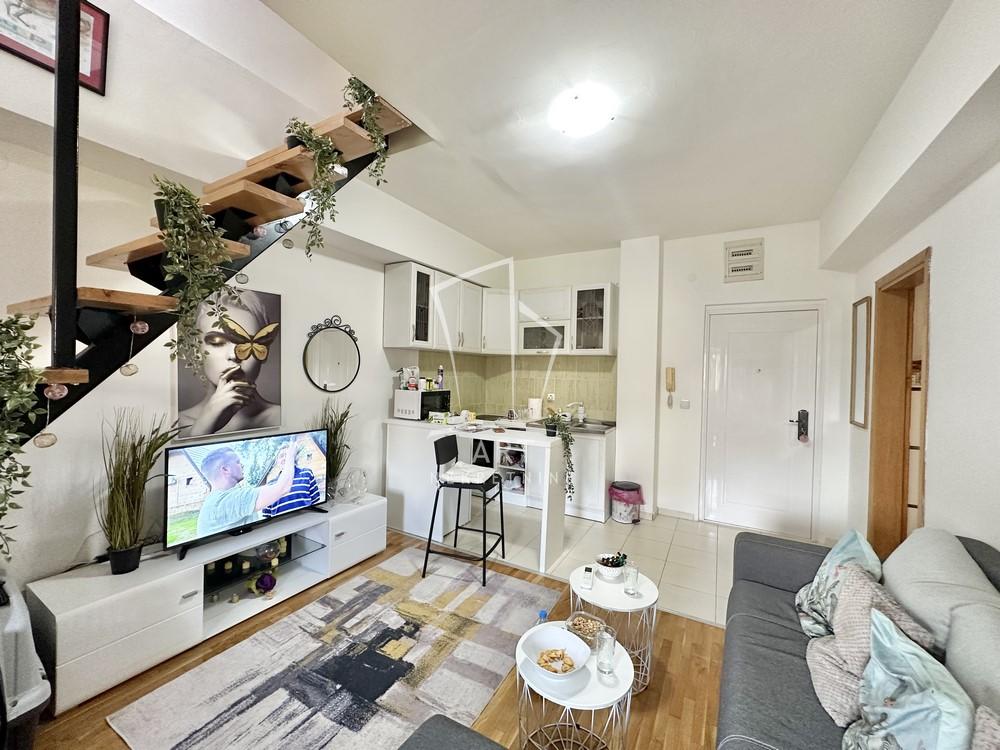 Stan na prodaju u Beogradu, Karaburma, trosoban, 40m2, cena 149000 evra