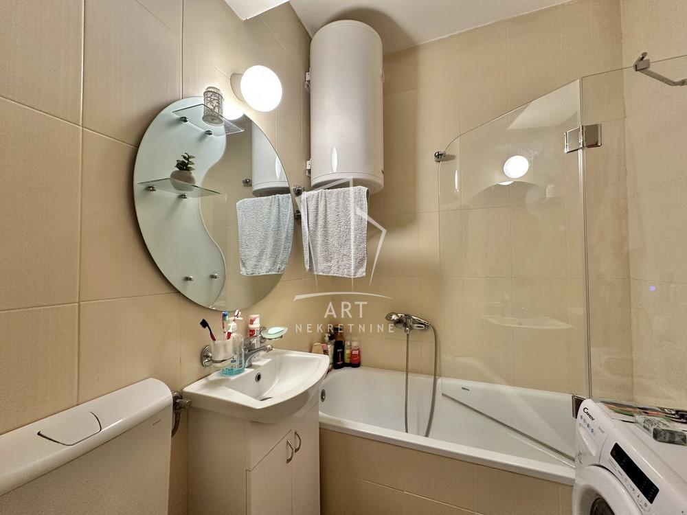 Stan na prodaju u Beogradu, Karaburma, trosoban, 40m2, cena 149000 evra