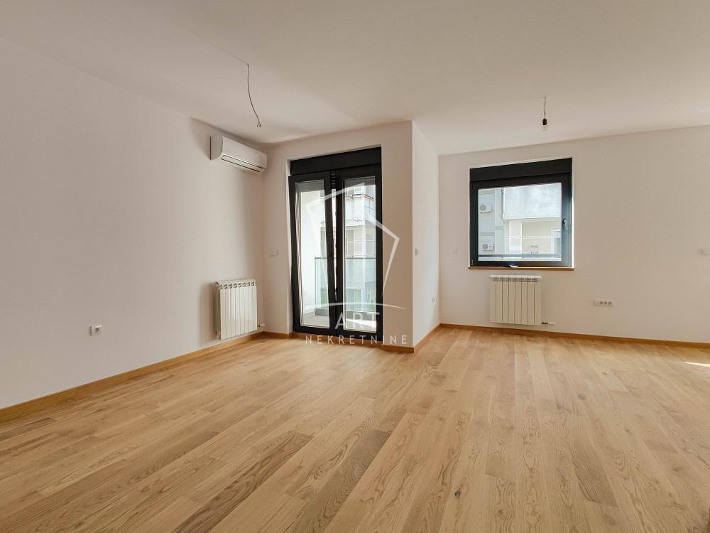 Stan na prodaju u Beogradu, Voždovac, trosoban, 74m2, cena 295000 evra