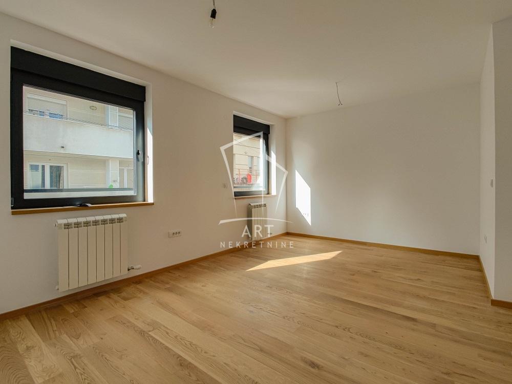 Stan na prodaju u Beogradu, Voždovac, trosoban, 74m2, cena 295000 evra