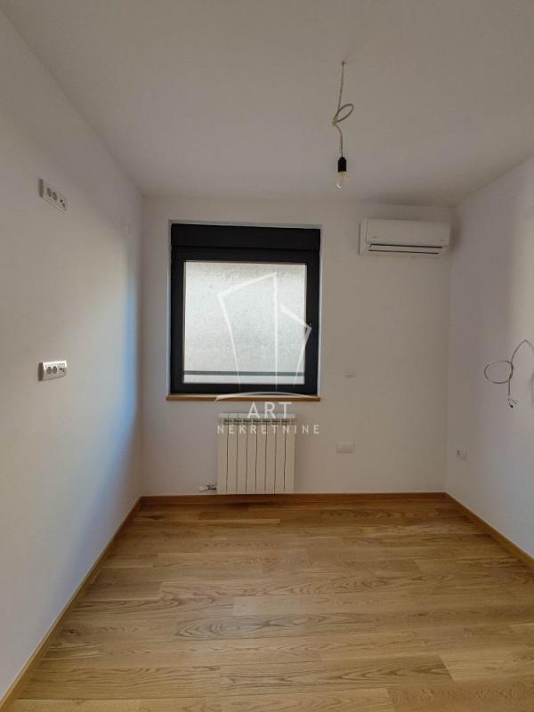 Stan na prodaju u Beogradu, Voždovac, trosoban, 74m2, cena 295000 evra