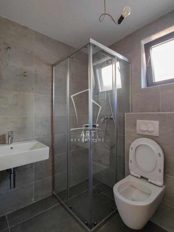 Stan na prodaju u Beogradu, Voždovac, trosoban, 74m2, cena 295000 evra