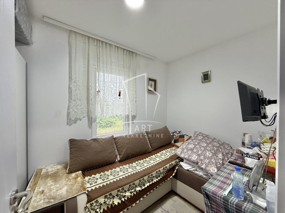 Stan na prodaju u Beogradu, Mali Mokri Lug, trosoban, 69m2, cena 115000 evra
