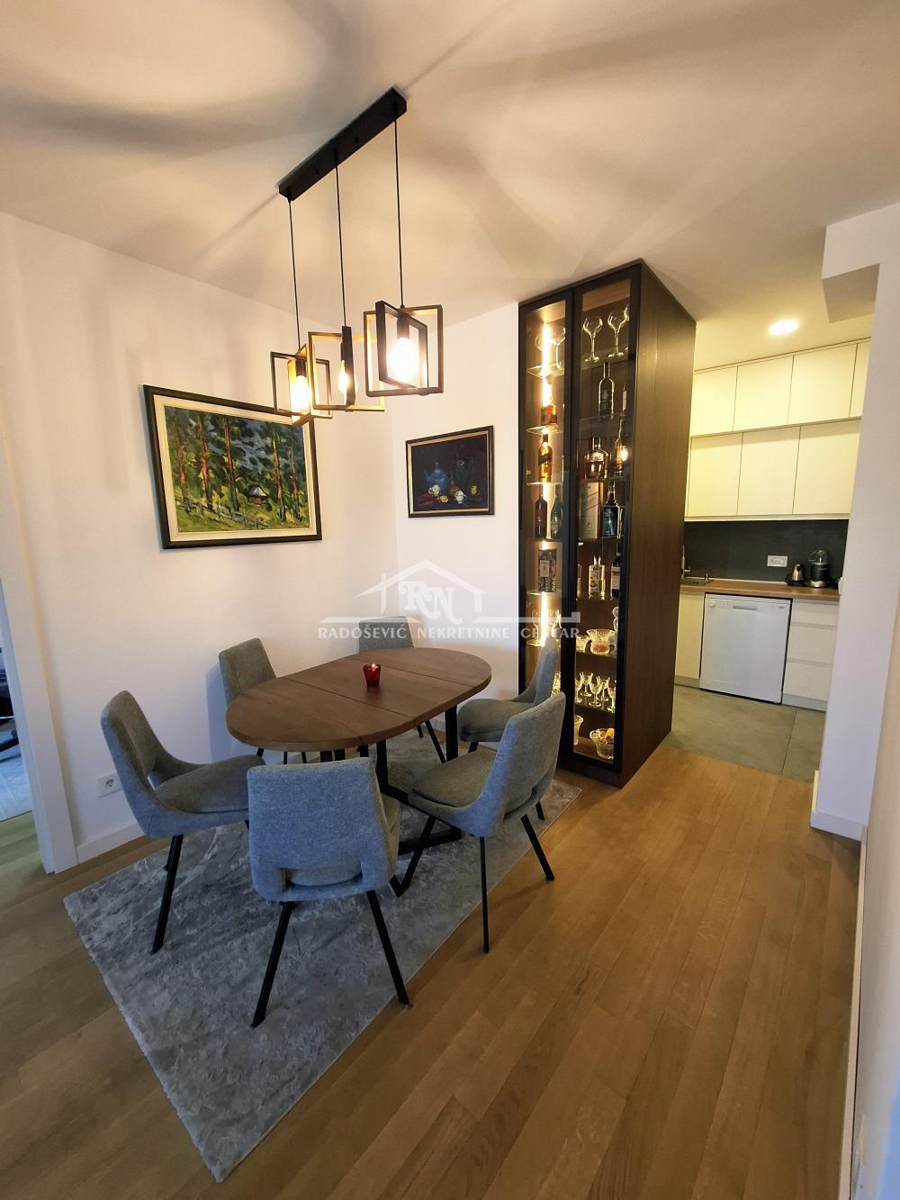 Stan na prodaju u Beogradu, Dušanovac, trosoban, 61m2, cena 255000 evra