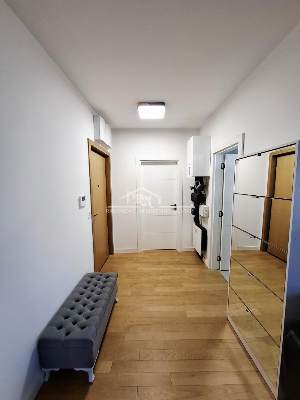 Stan na prodaju u Beogradu, Dušanovac, trosoban, 61m2, cena 245000 evra