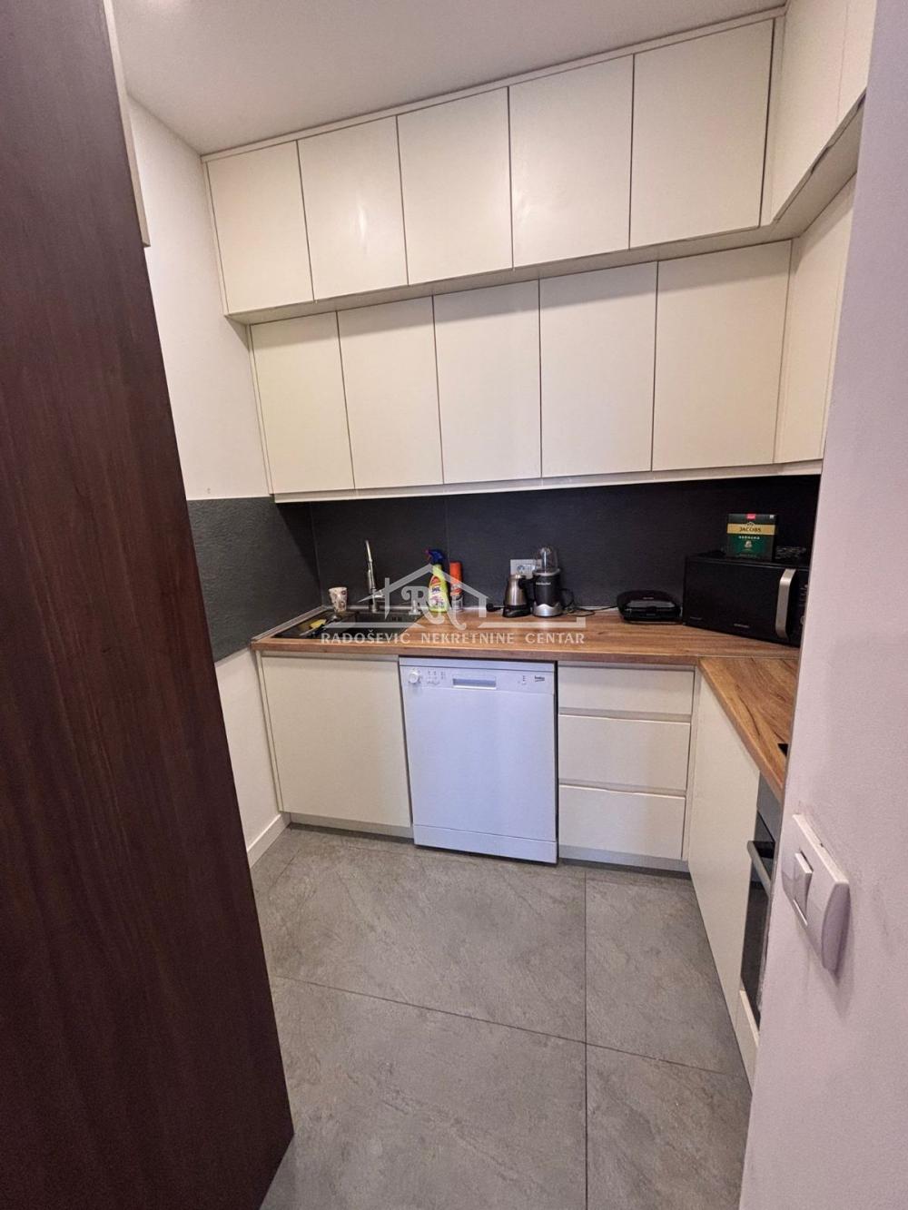 Stan na prodaju u Beogradu, Dušanovac, trosoban, 61m2, cena 245000 evra