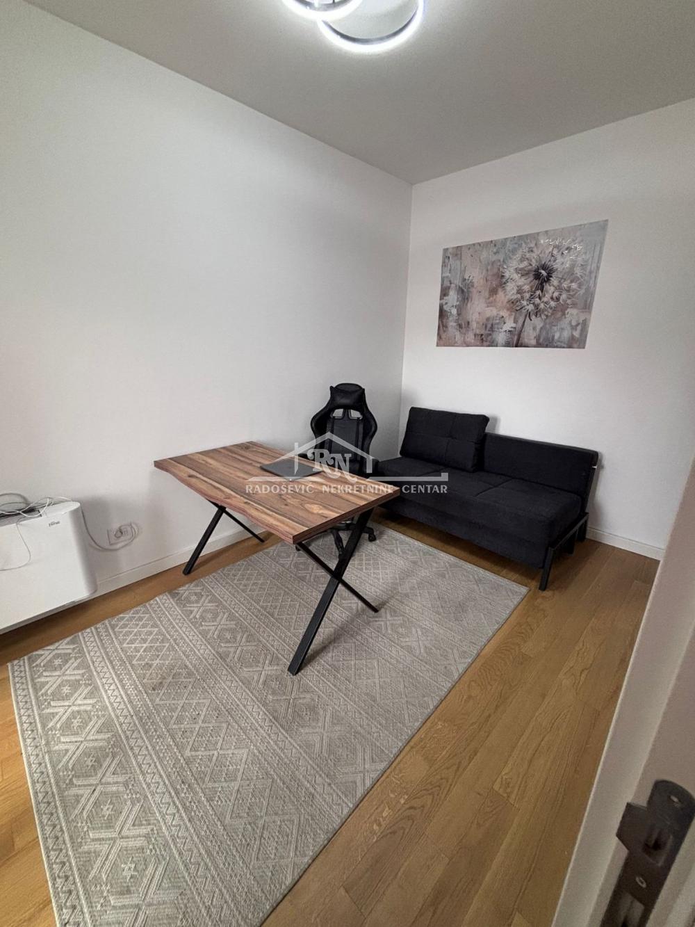 Stan na prodaju u Beogradu, Dušanovac, trosoban, 61m2, cena 245000 evra