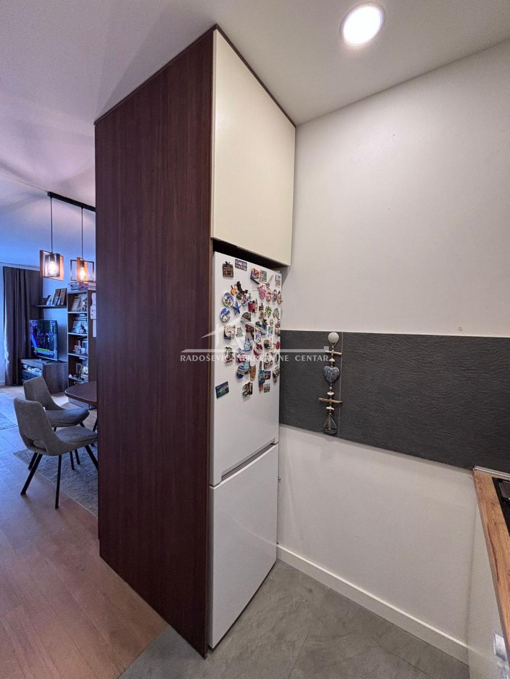 Stan na prodaju u Beogradu, Dušanovac, trosoban, 61m2, cena 245000 evra