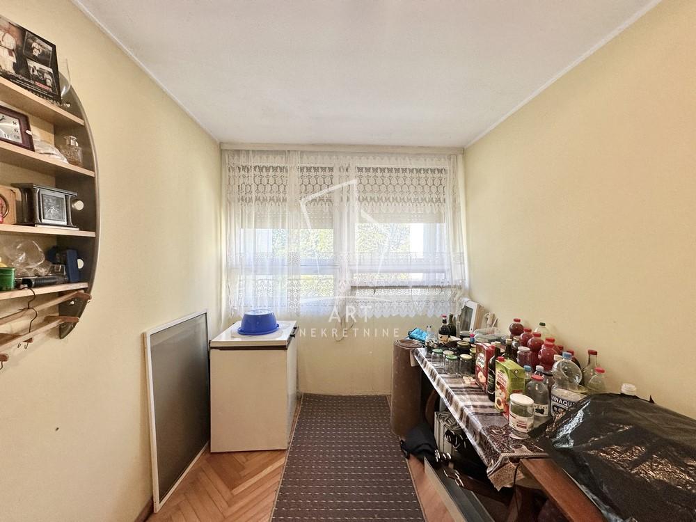 Stan na prodaju u Beogradu, Borča, trosoban, 61m2, cena 132000 evra