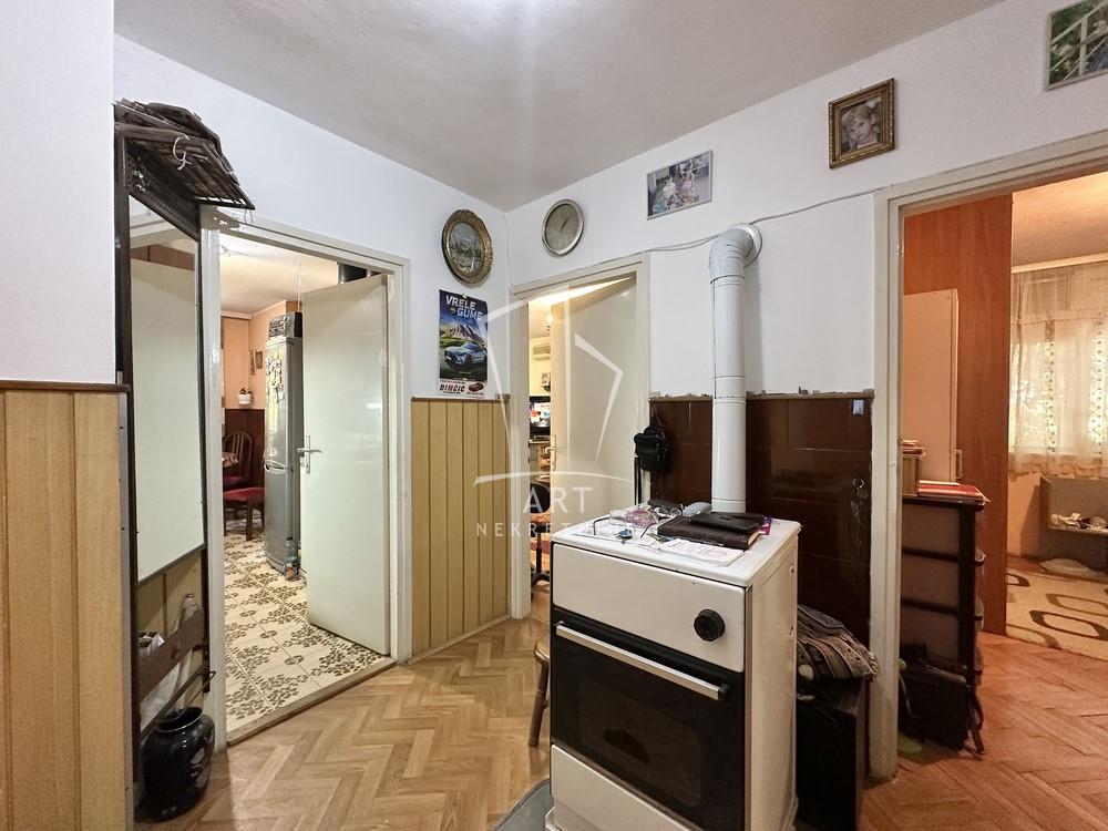 Stan na prodaju u Beogradu, Borča, trosoban, 61m2, cena 132000 evra