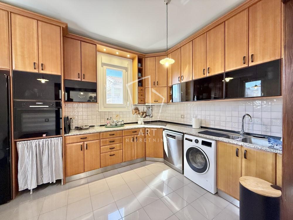 Stan na prodaju u Beogradu, Vračar, trosoban, 107m2, cena 570000 evra