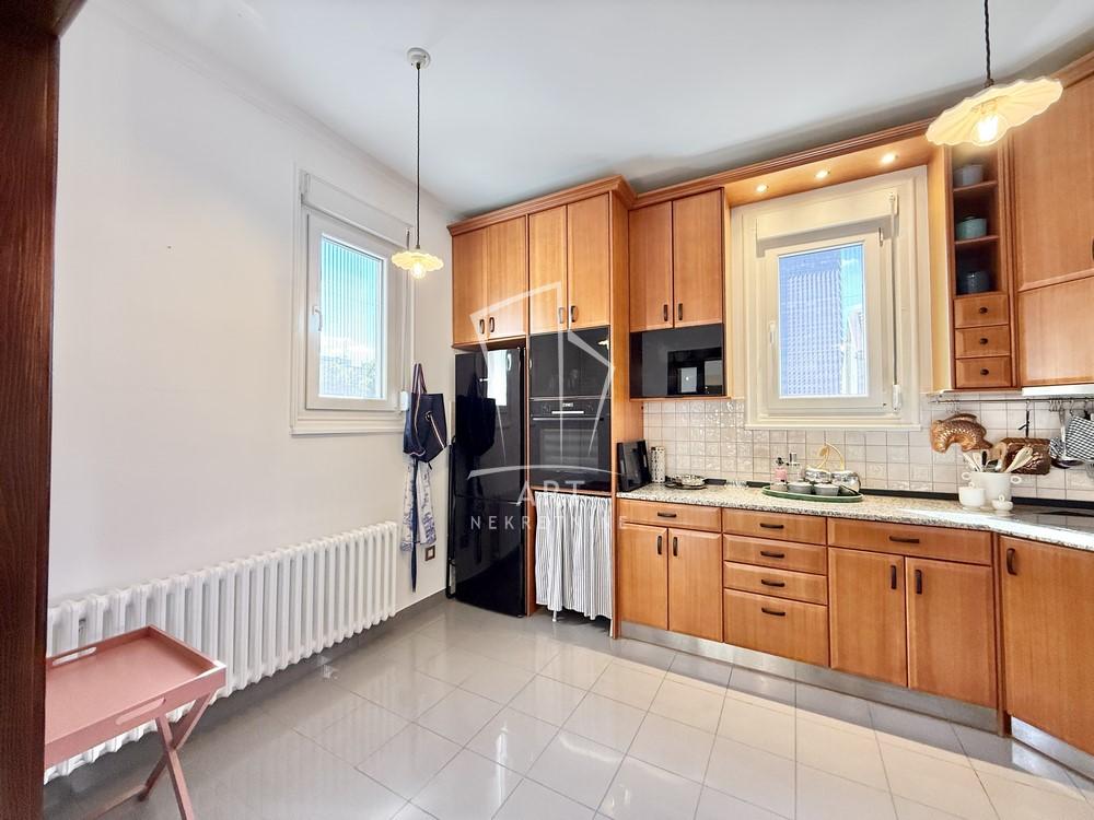 Stan na prodaju u Beogradu, Vračar, trosoban, 107m2, cena 570000 evra