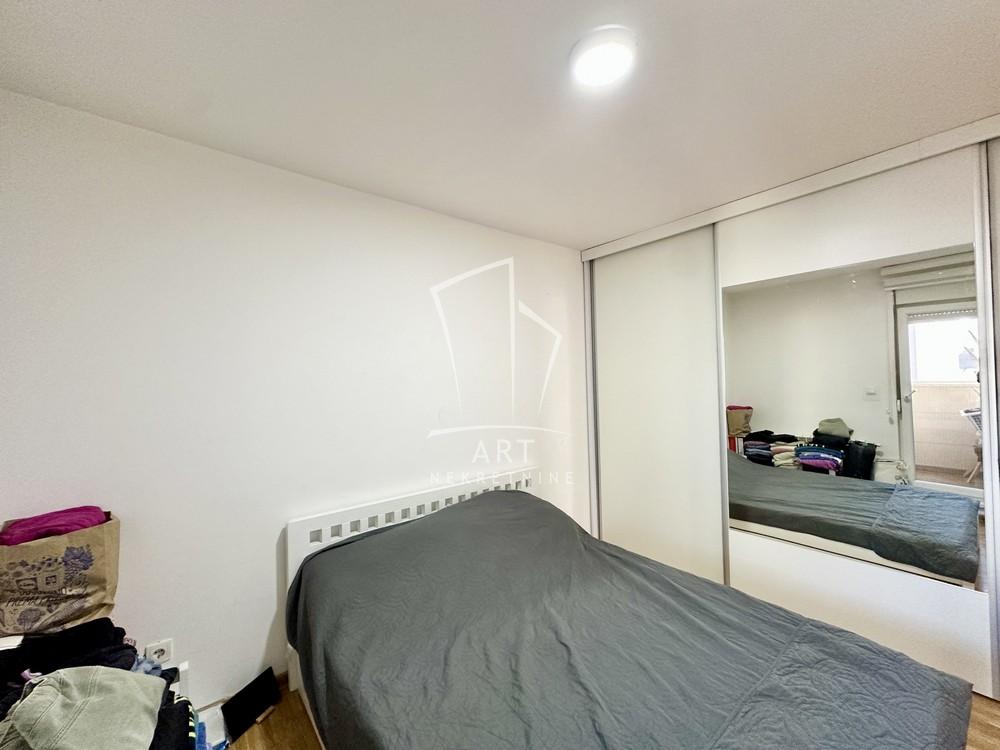 Stan na prodaju u Beogradu, Cvetanova ćuprija, trosoban, 60m2, cena 147000 evra