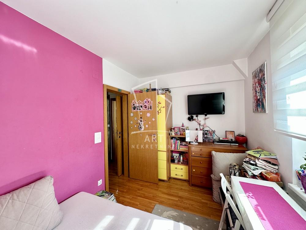 Stan na prodaju u Beogradu, Cvetanova ćuprija, trosoban, 60m2, cena 147000 evra