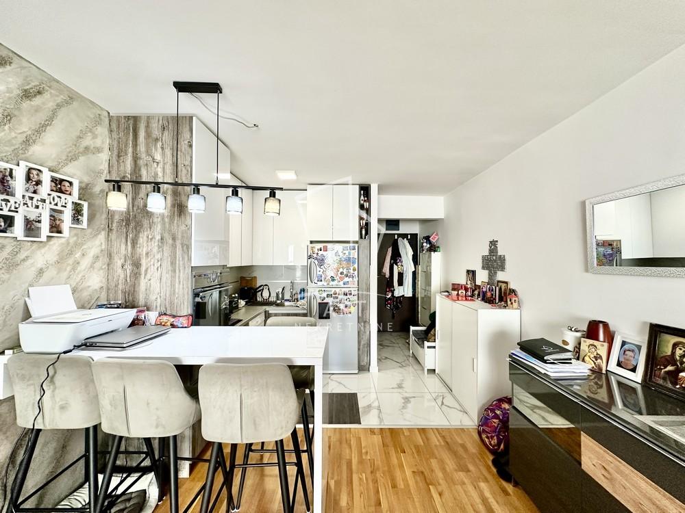 Stan na prodaju u Beogradu, Cvetanova ćuprija, trosoban, 60m2, cena 147000 evra