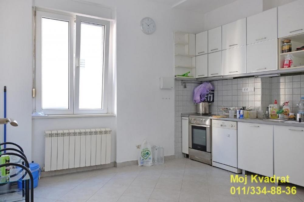 Stan na prodaju u Beogradu, Čubura, trosoban, 50m2, cena 197000 evra