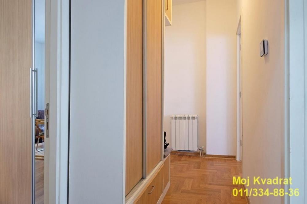 Stan na prodaju u Beogradu, Čubura, trosoban, 50m2, cena 197000 evra