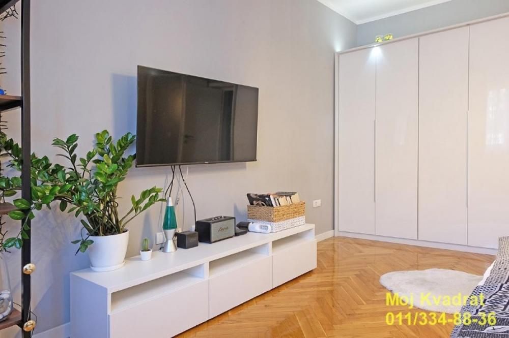 Stan na prodaju u Beogradu, Skadarlija, jednoiposoban, 48m2, cena 330000 evra
