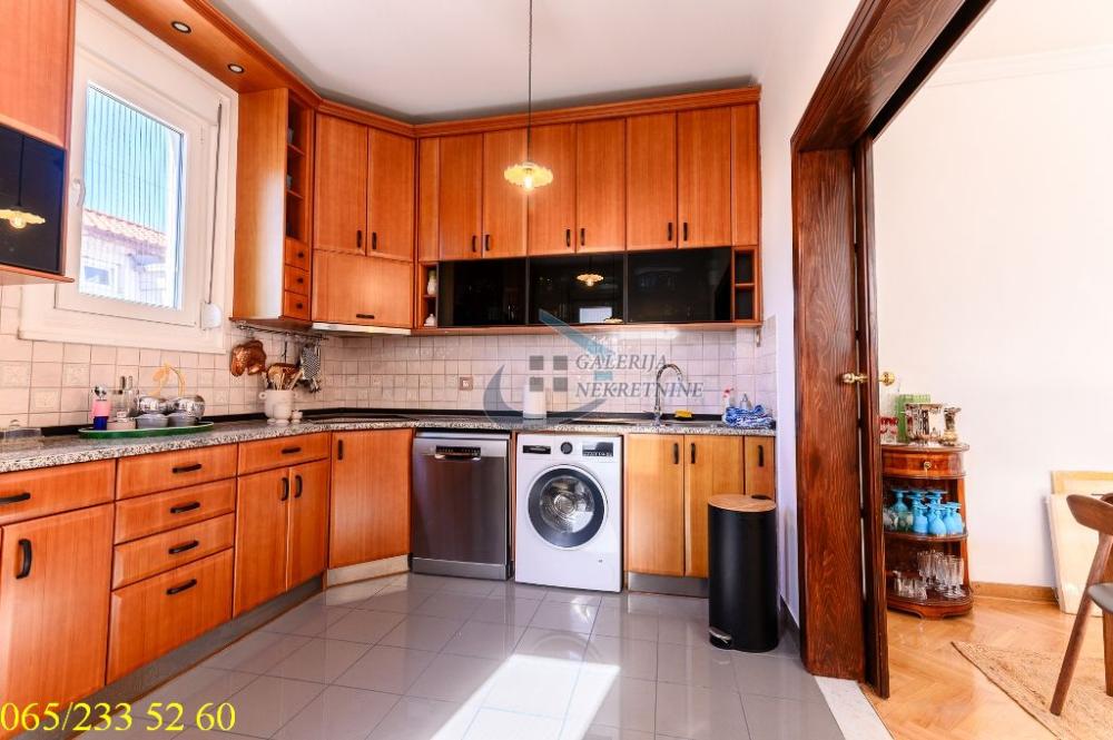 Stan na prodaju u Beogradu, Vračar, trosoban, 107m2, cena 590000 evra